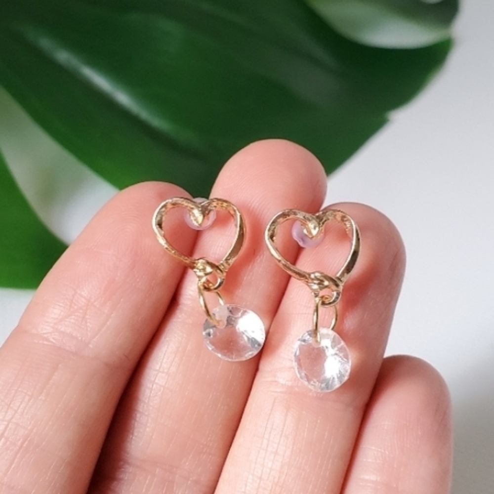 Heart Dangling Crystal Lightweight Dainty Earrings - Picture 6 of 6